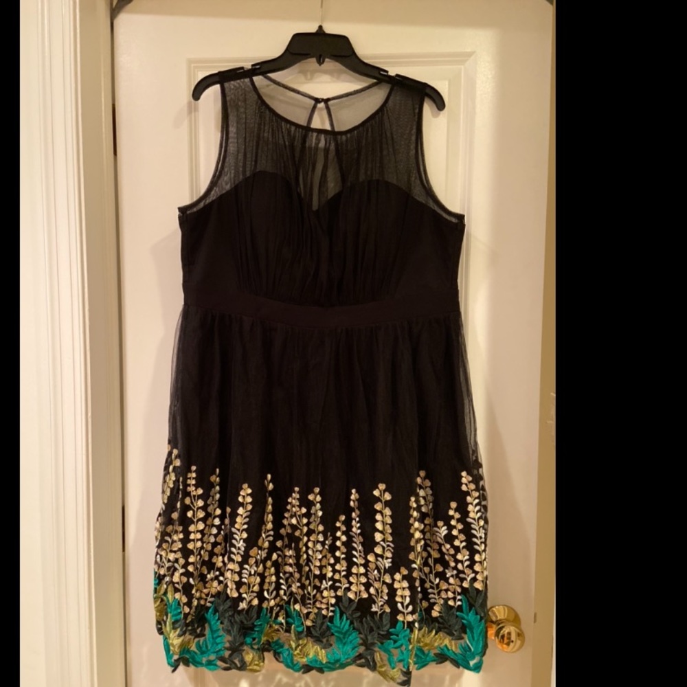 Illusion sweetheart embroidered tulle dress xl/16